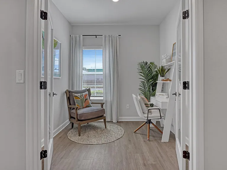 Palm Breeze Apartments — Photo 25