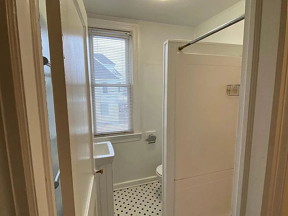 5th image of 31 Oakland St APT 5
