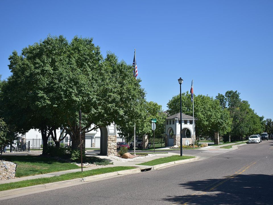 Approaching "Heritage at Settlers Crossing"
