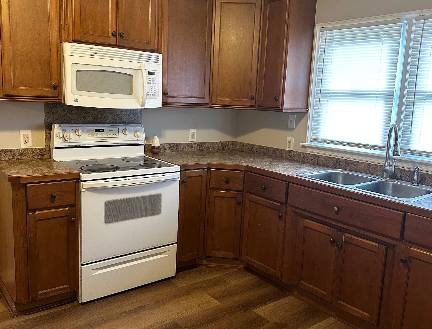 3 bed, 1032 sqft, $1,300 — Photo 3