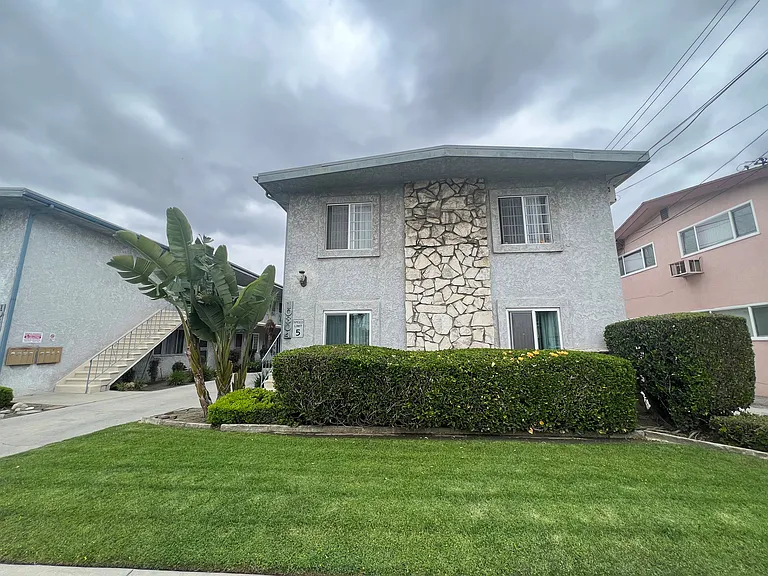 10304 La Reina Ave #C — Photo 1