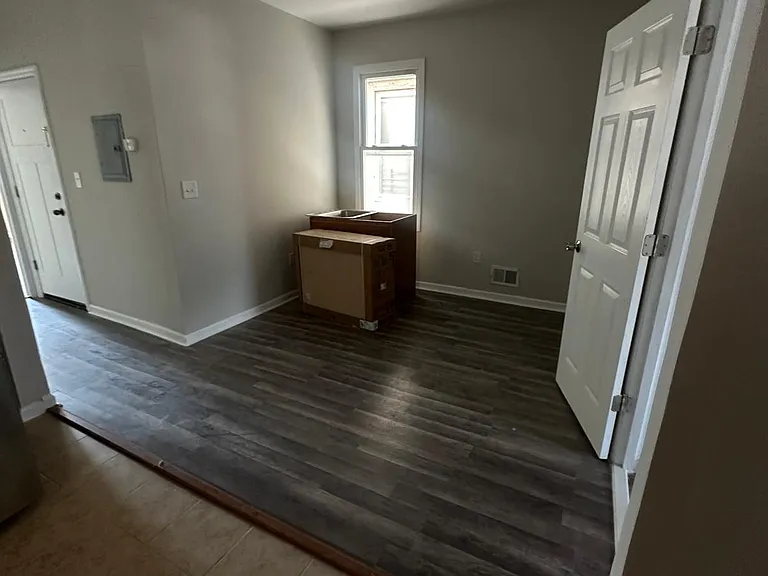 186 N 17th St #1 — Photo 6