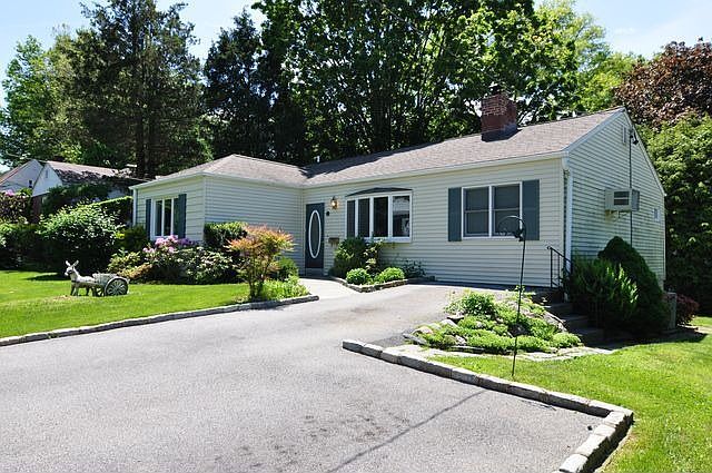 1st image of 12 Highland Dr