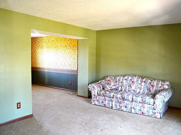 4th image of 2489 Punderson Dr