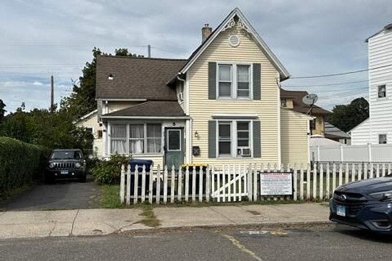 1st image of 8 Nichols St