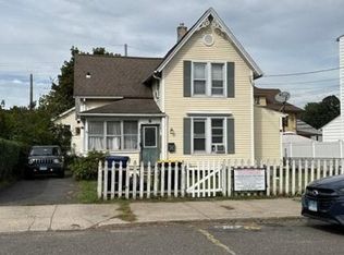 8 Nichols St, Ansonia, CT 06401