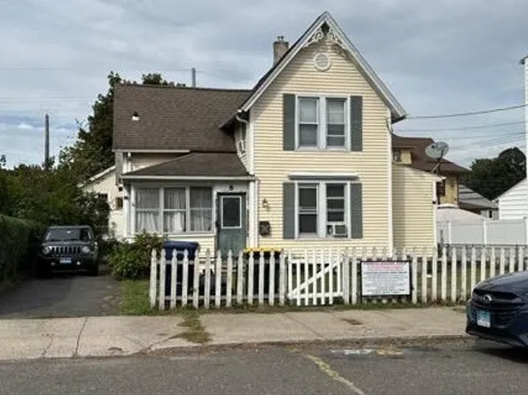 8 Nichols St, Ansonia, CT 06401