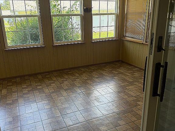 5th image of 108 Spruce St