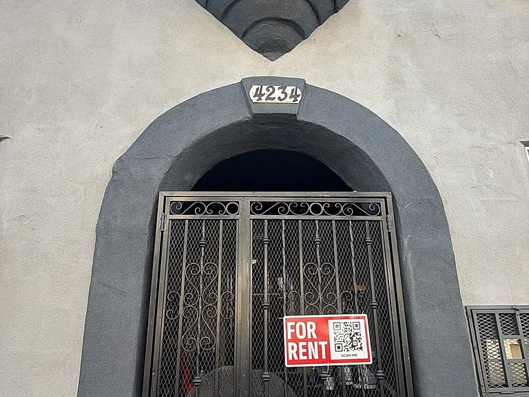 4234 Montclair St — Photo 8