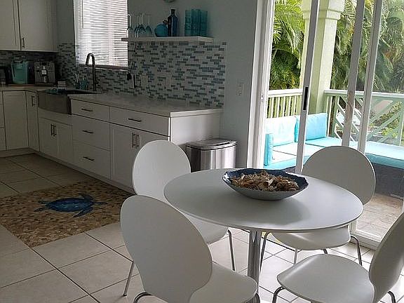 extended wet bar and lanai