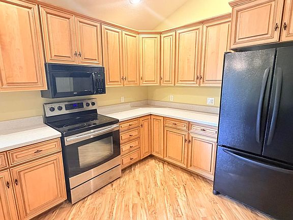 4th image of 1373 Pleasant Valley Ave