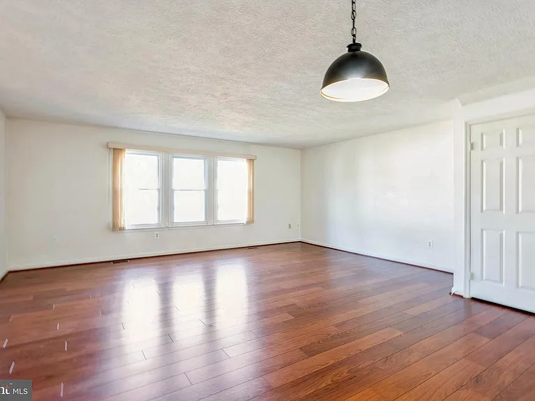 8 Tatler Pl — Photo 21