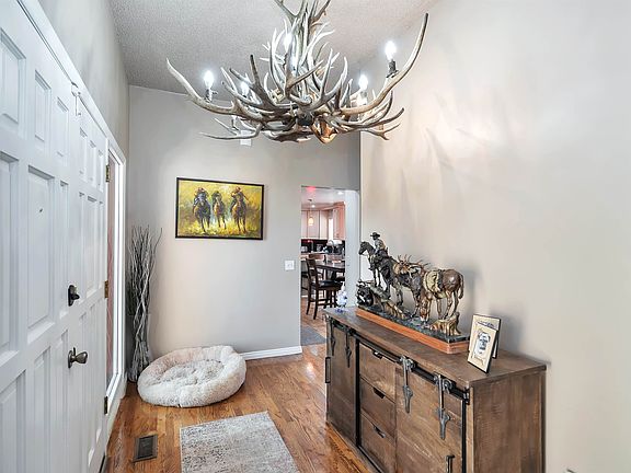 4th image of 1532 S Churchill Downs Dr