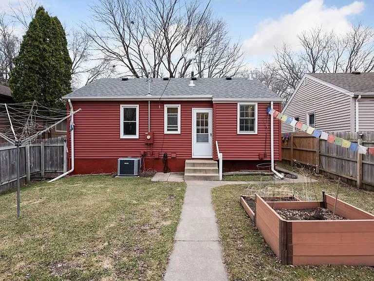 Garden and clothesline dryer has been removed