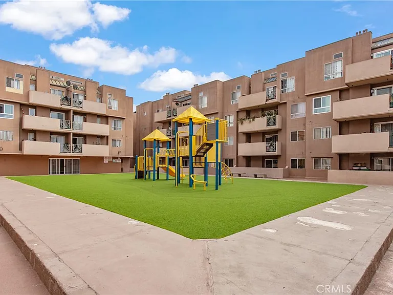 450 E 4th St #416 — Photo 17