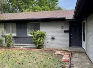 702 Victoria Dr, Euless, TX 76039