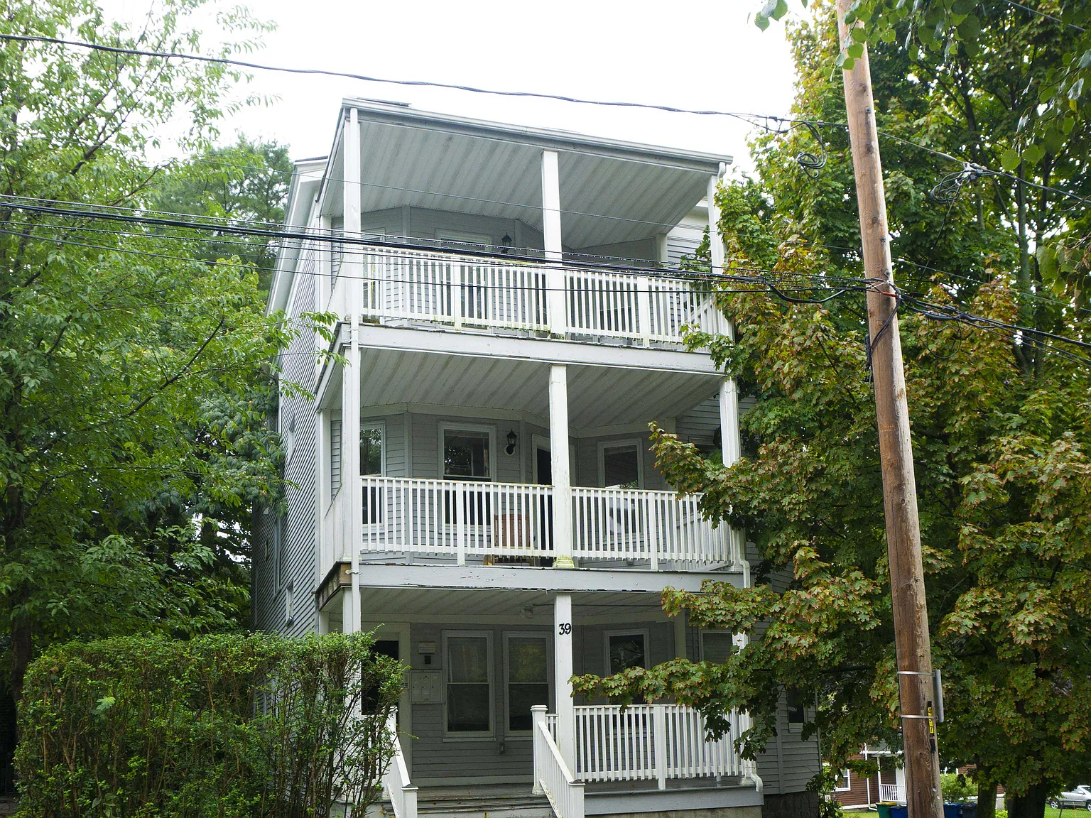 4 bed, $3,950 — Photo 1