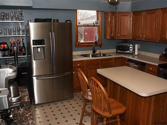 4th image of 608 Clarke Dr