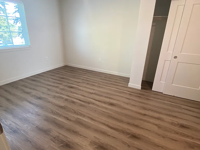 River Falls Apartments — Photo 28