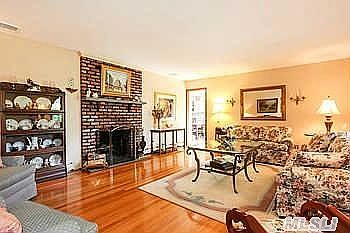 4th image of 6 Woodmere Dr