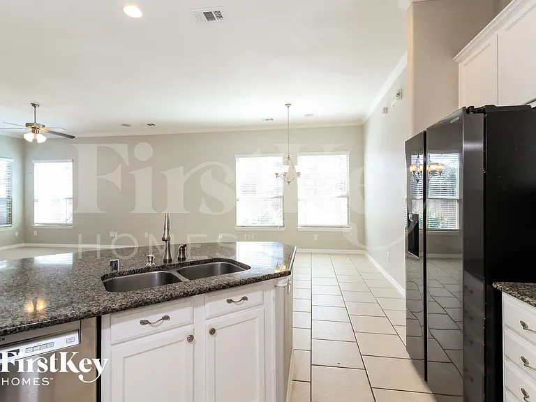 15024 Spruce St — Photo 8
