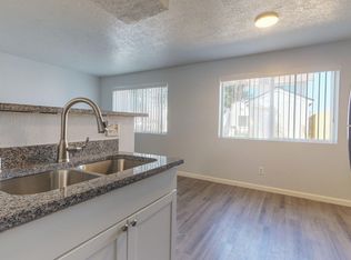 258 Village Dr, Los Lunas, NM 87031