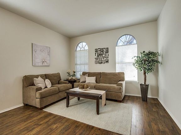 3rd image of 2333 Basswood Dr