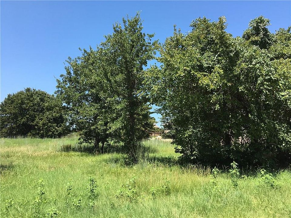 2nd image of 1042 Fox Wood Dr