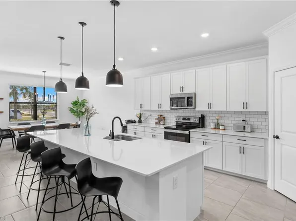 18307 Parksville DR, ESTERO, FL 33928