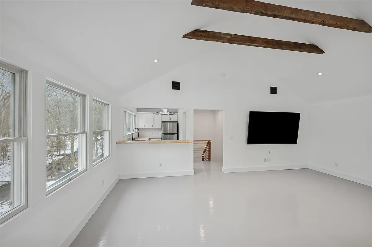 Building Photo - 876A Millstone Rd