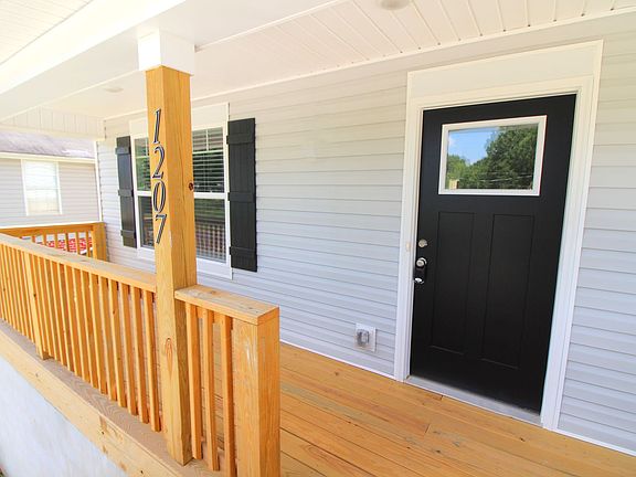 3rd image of 1207 Gaston Ave