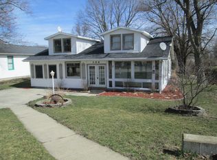 304 S 2nd St, Fisher, IL