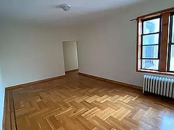 301 Marine Avenue image 1 of 2
