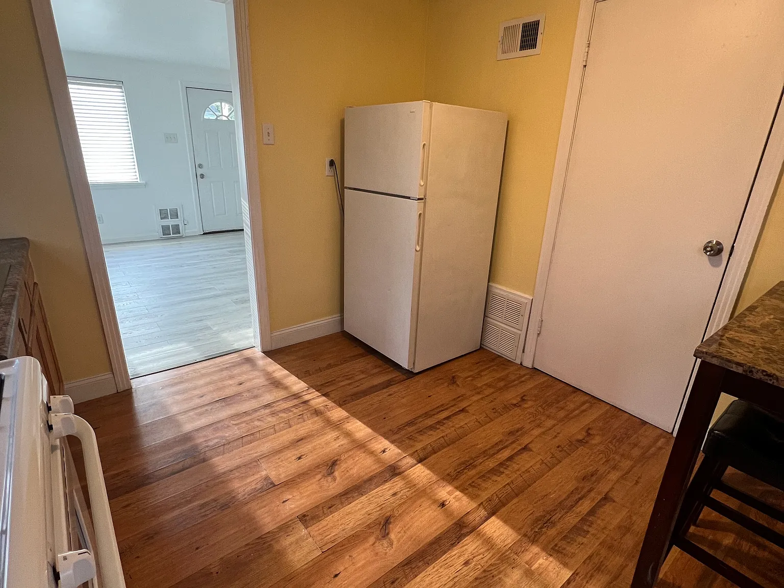 427-429 Pasadena Dr — Photo 3