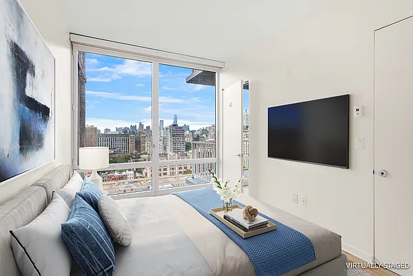 Rented by Coldwell Banker Warburg | media 12