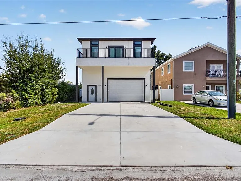 3022 W Douglas St — Photo 1