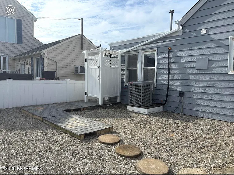 53 C St — Photo 28