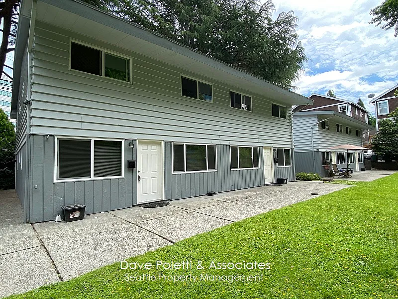 4517 40th Ave NE #4519-1/2