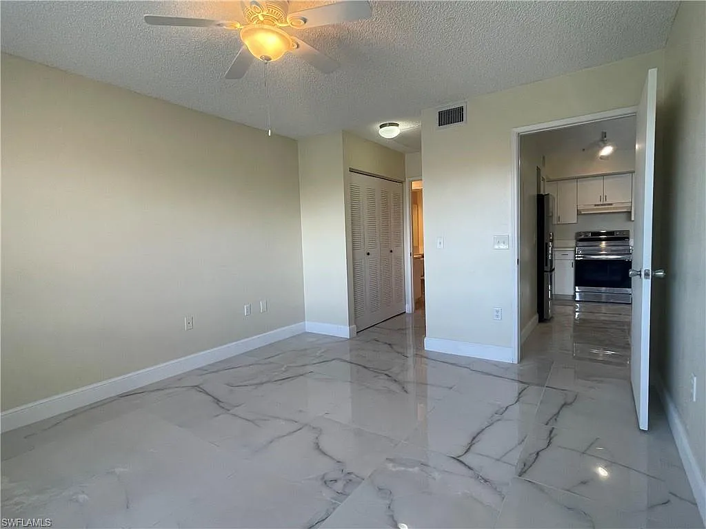 2 bed, 2.0 bath, 1042 sqft, $2,200 — Photo 4