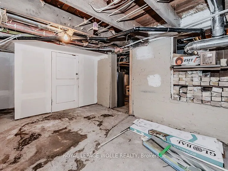 76 Wellington St N #A — Photo 18