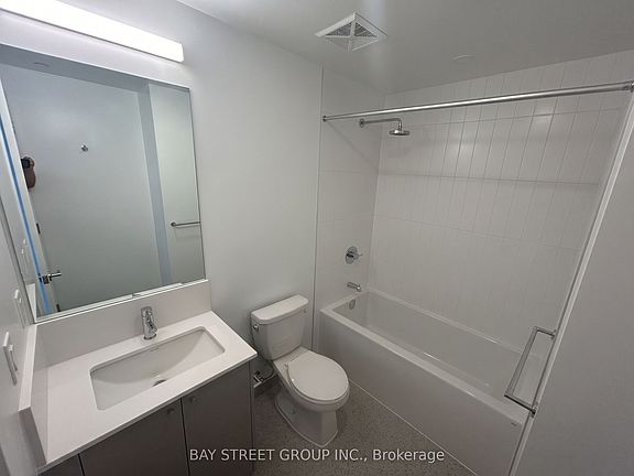3rd image of 10 Oak St #2401