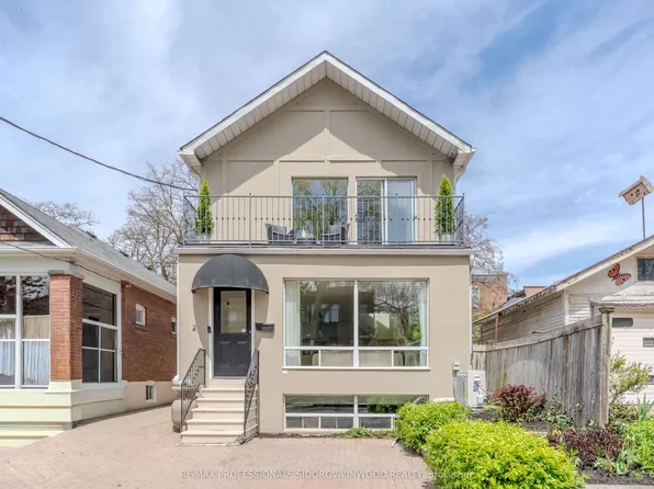 2 Ostend Ave, Toronto, ON M6S 1L4