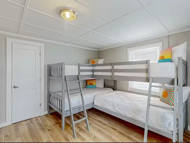 7304 Beach Dr — Photo 11