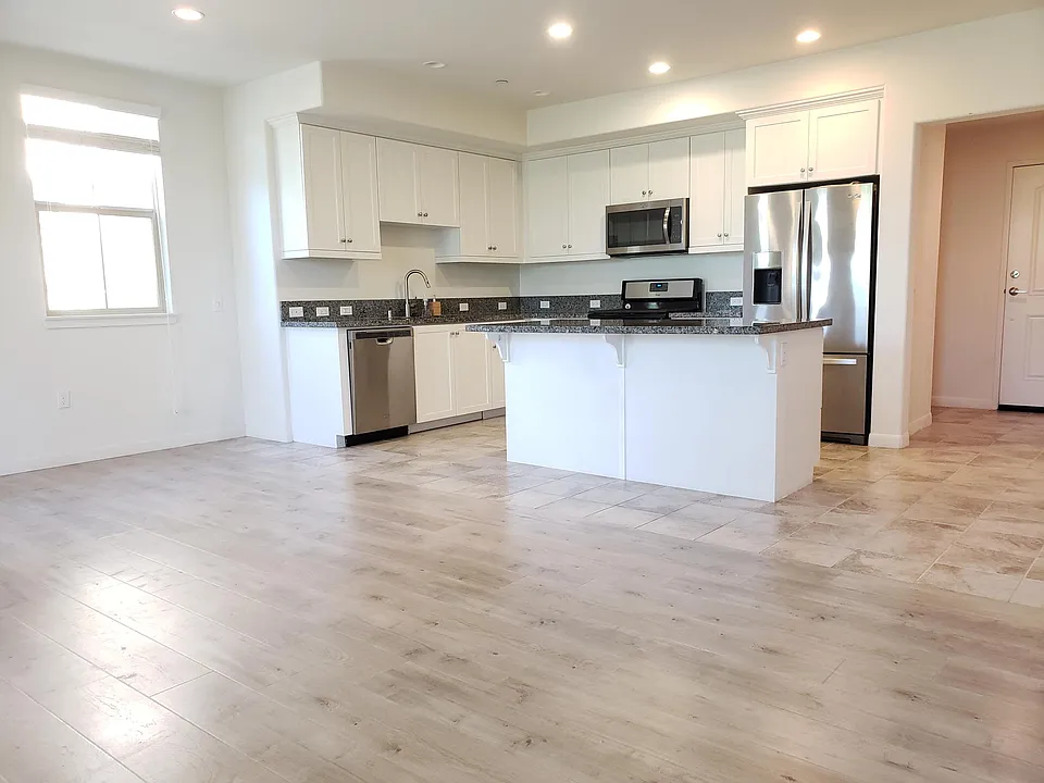 3300 Merida Ln