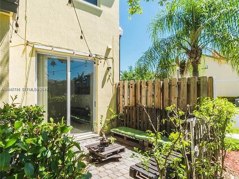 3065 SE 1st Dr #1 — Photo 30