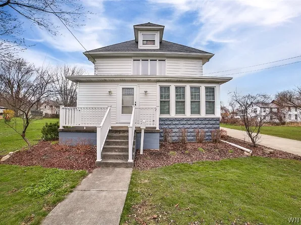 17 Newton St, Angola, NY 14006