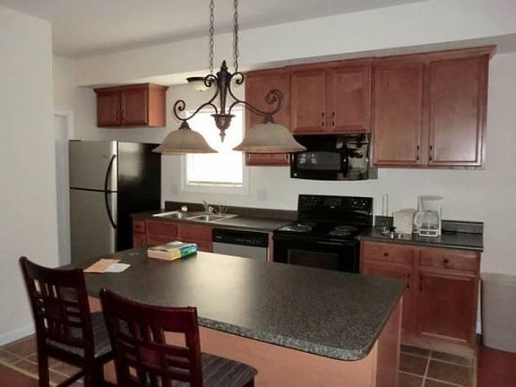 Kitchen w/new appliances