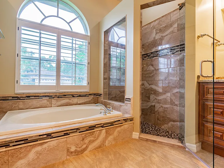 10559 Greencrest Dr — Photo 29