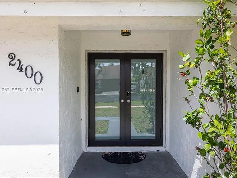2400 NW 103rd Ave #2400 — Photo 6