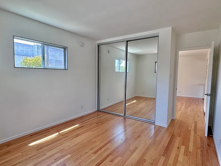 502 Westminster Ave — Photo 20